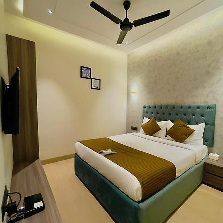 Hotel Lime Wood Мумбаи Экстерьер фото