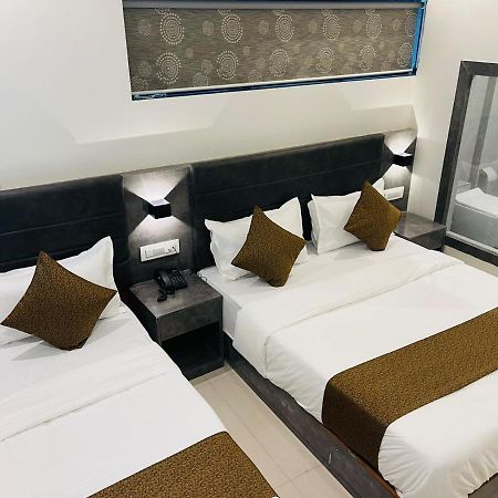 Hotel Lime Wood Мумбаи Экстерьер фото