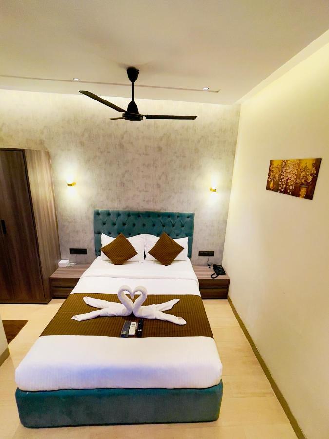 Hotel Lime Wood Мумбаи Экстерьер фото