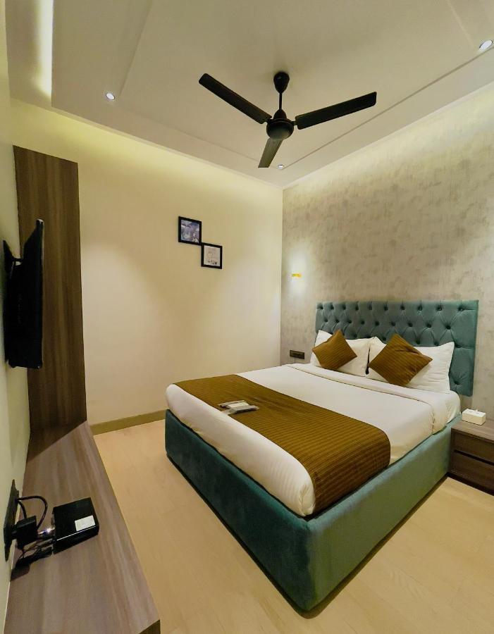 Hotel Lime Wood Мумбаи Экстерьер фото